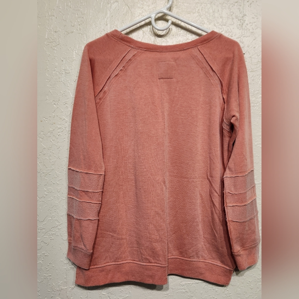 Chaser Reverse Panel Raglan Top Size Medium NWT - Picture 2 of 3